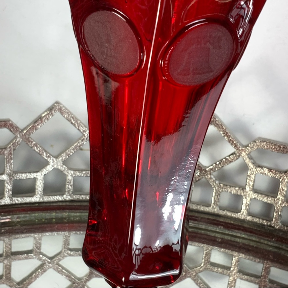 SOLD.          Fostoria Coin Dot Vase Ruby Red Ruffel Top Vintage - Picture 3 of 7